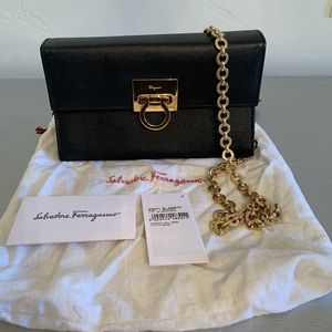 🌸EUC🌸 Salvatore Ferragamo black pebbled leather clutch